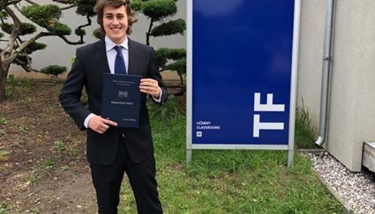 První žák školy Cesta k úspěchu David Svoboda dnes úspěšně obhájil bakalářskou práci a složil státní závěrečnou zkoušku na Technické fakultě České zemědělské univerzity. Blahopřejeme!