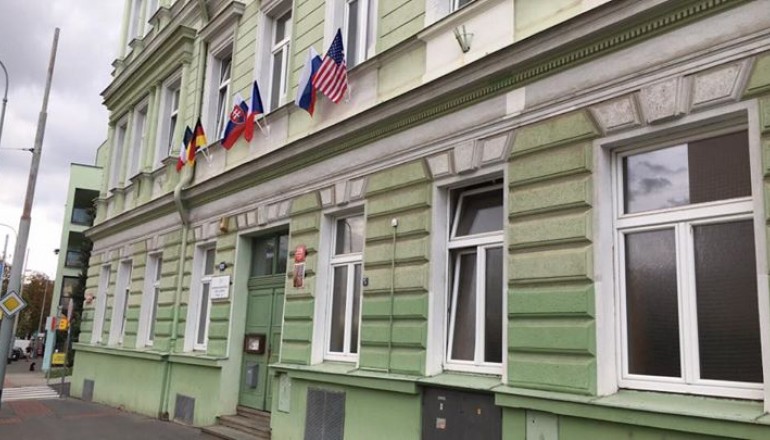 Malujeme, natíráme, instalujeme, opravujeme...