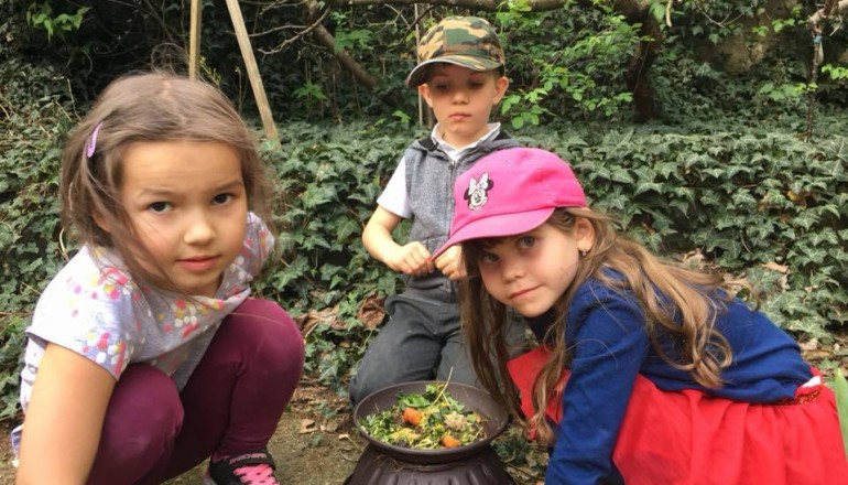 Neřízená hra a spontánní interakce